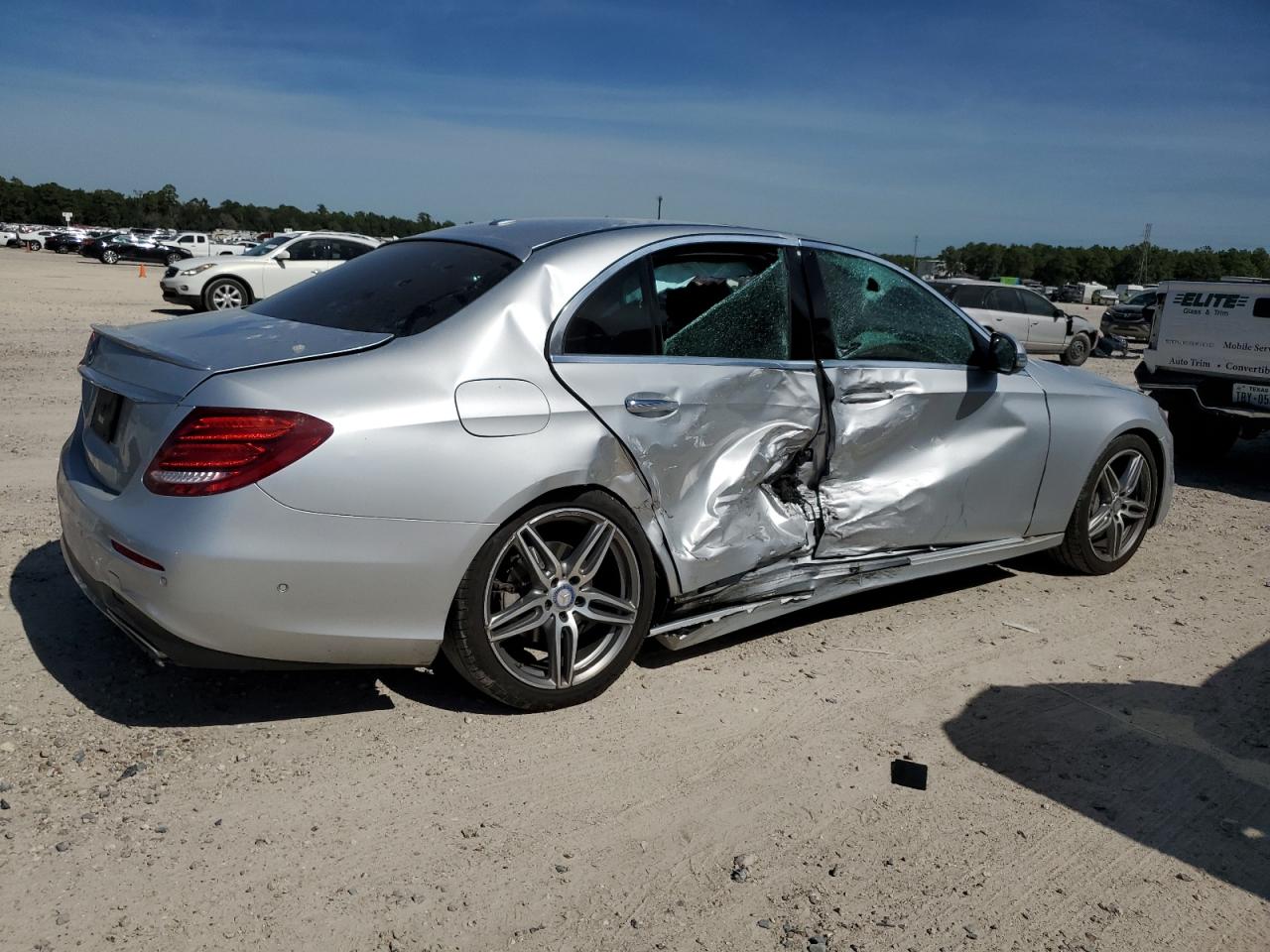 Obraz 3 z 2017 MERCEDES-BENZ E 300 2017 z VIN WDDZF4JBXHA191435