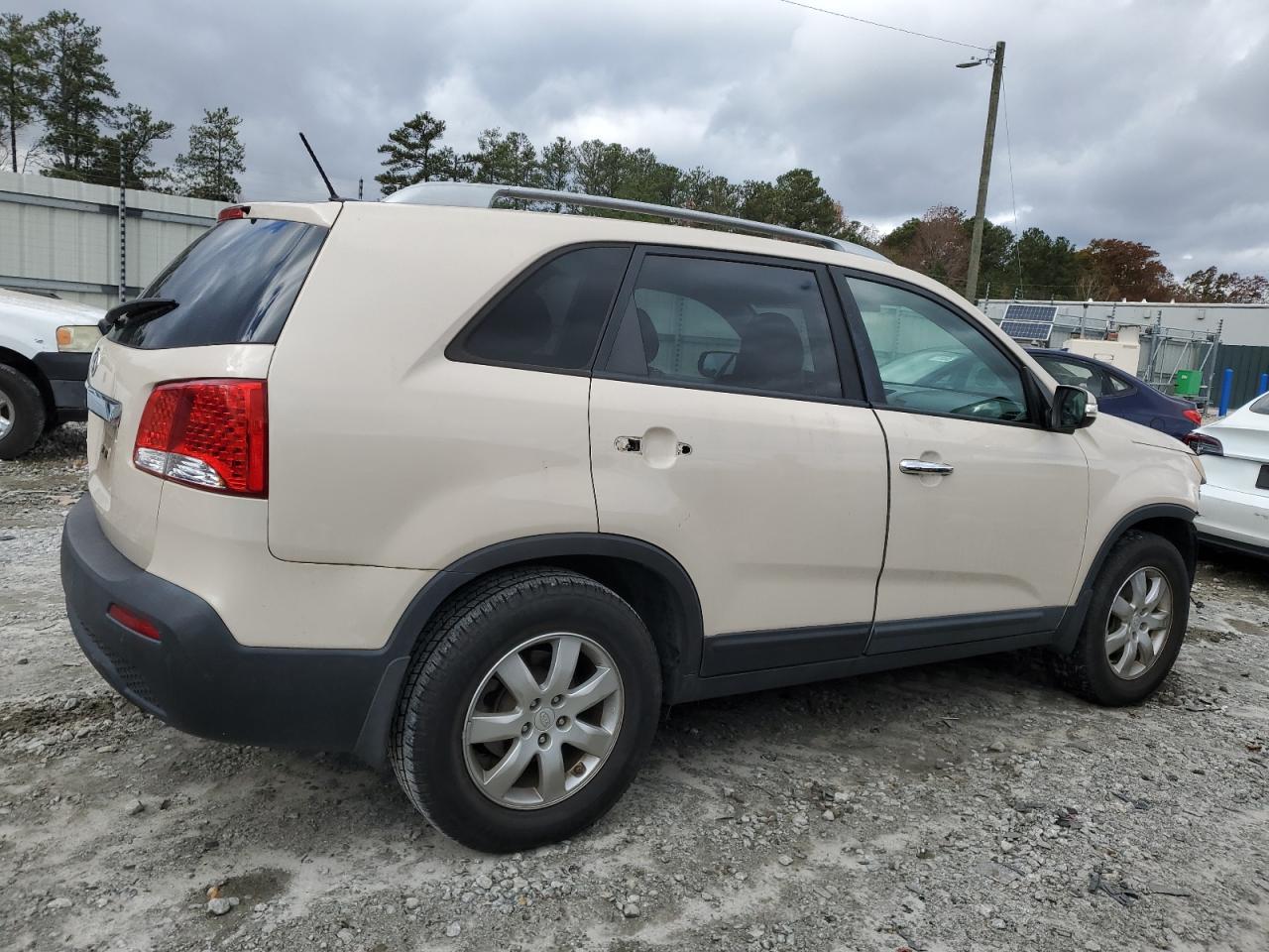 Image 3 of 2011 KIA SORENTO BASE 2011 with VIN 5XYKT3A16BG107026