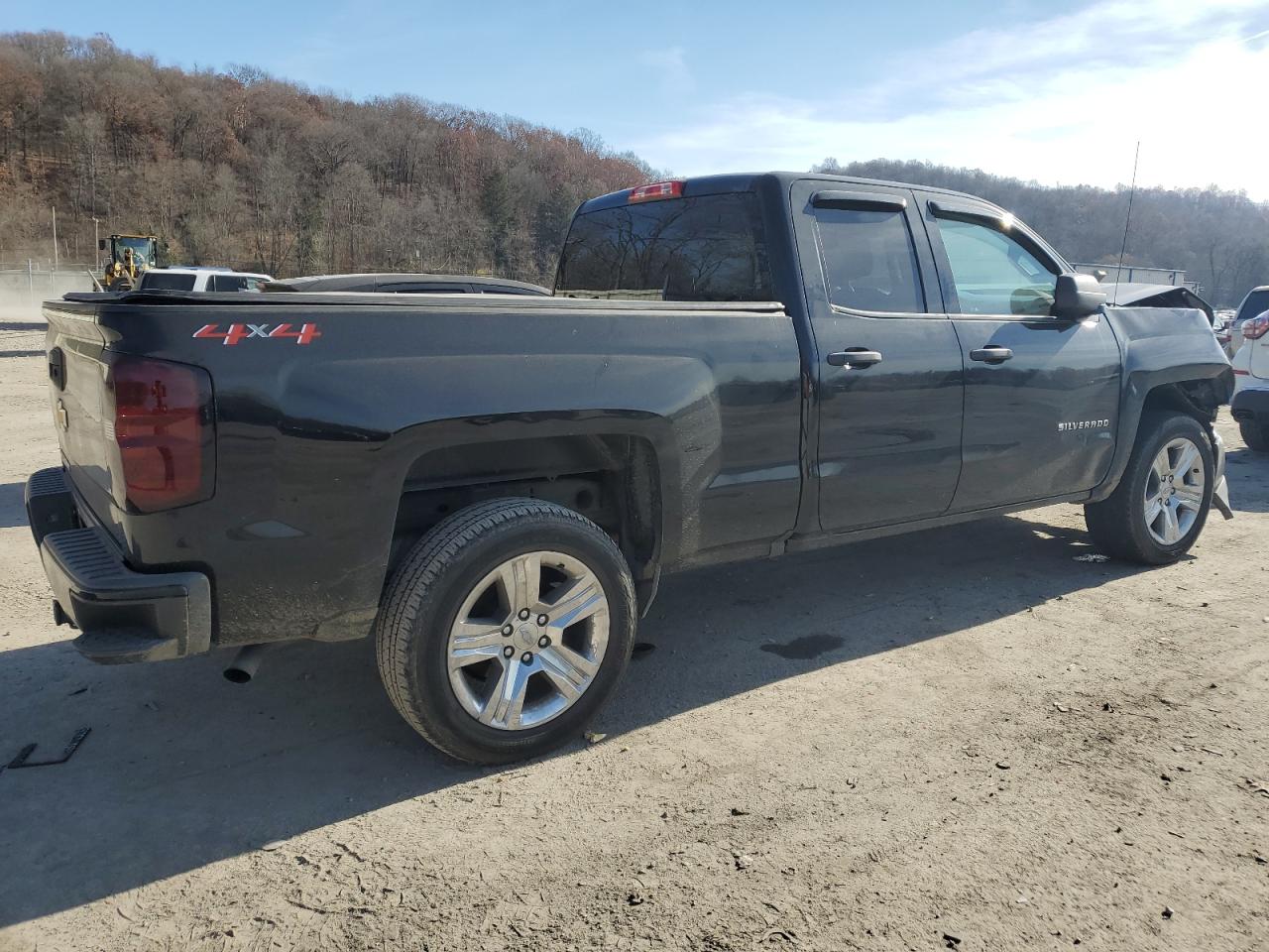 Image 3 of 2018 CHEVROLET SILVERADO K1500 CUSTOM 2018 with VIN 1GCVKPEC5JZ172646