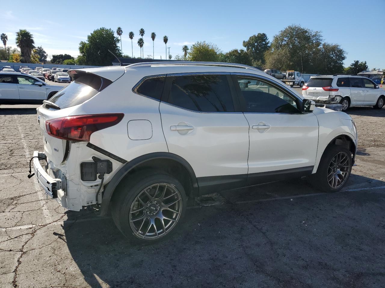 Image 3 of Nissan Rogue Sport S 2018 with VIN JN1BJ1CP9JW150288