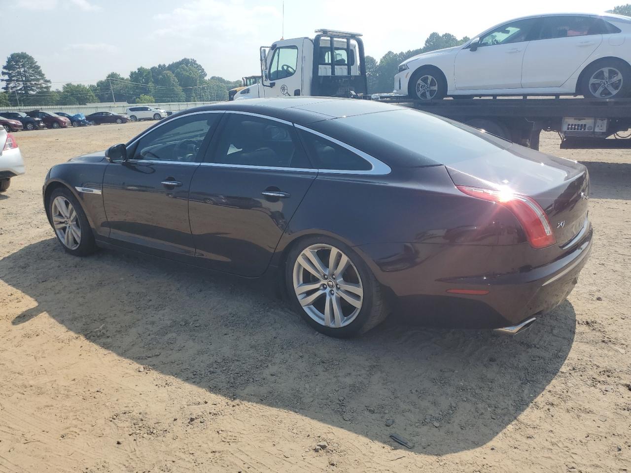 Obraz 2 z 2011 JAGUAR XJ  2011 z VIN SAJWA1CBXBLV08439