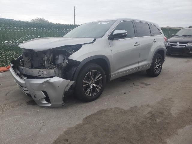 Image 1 of 2018 TOYOTA HIGHLANDER LE 2018 with VIN 5TDZARFH7JS039060