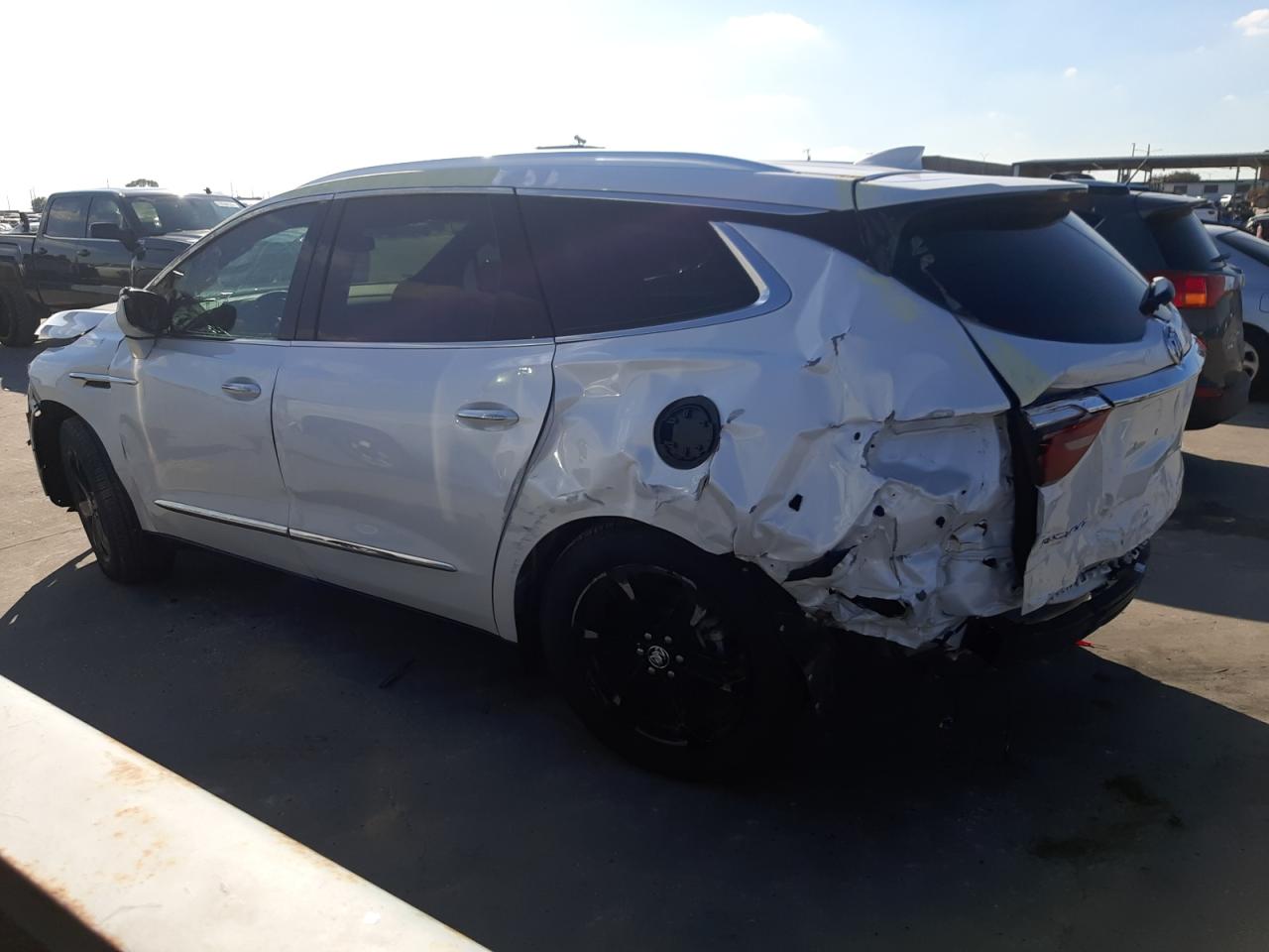 Изображение 2 Buick Enclave Essence 2023 с VIN 5GAERBKW2PJ255019