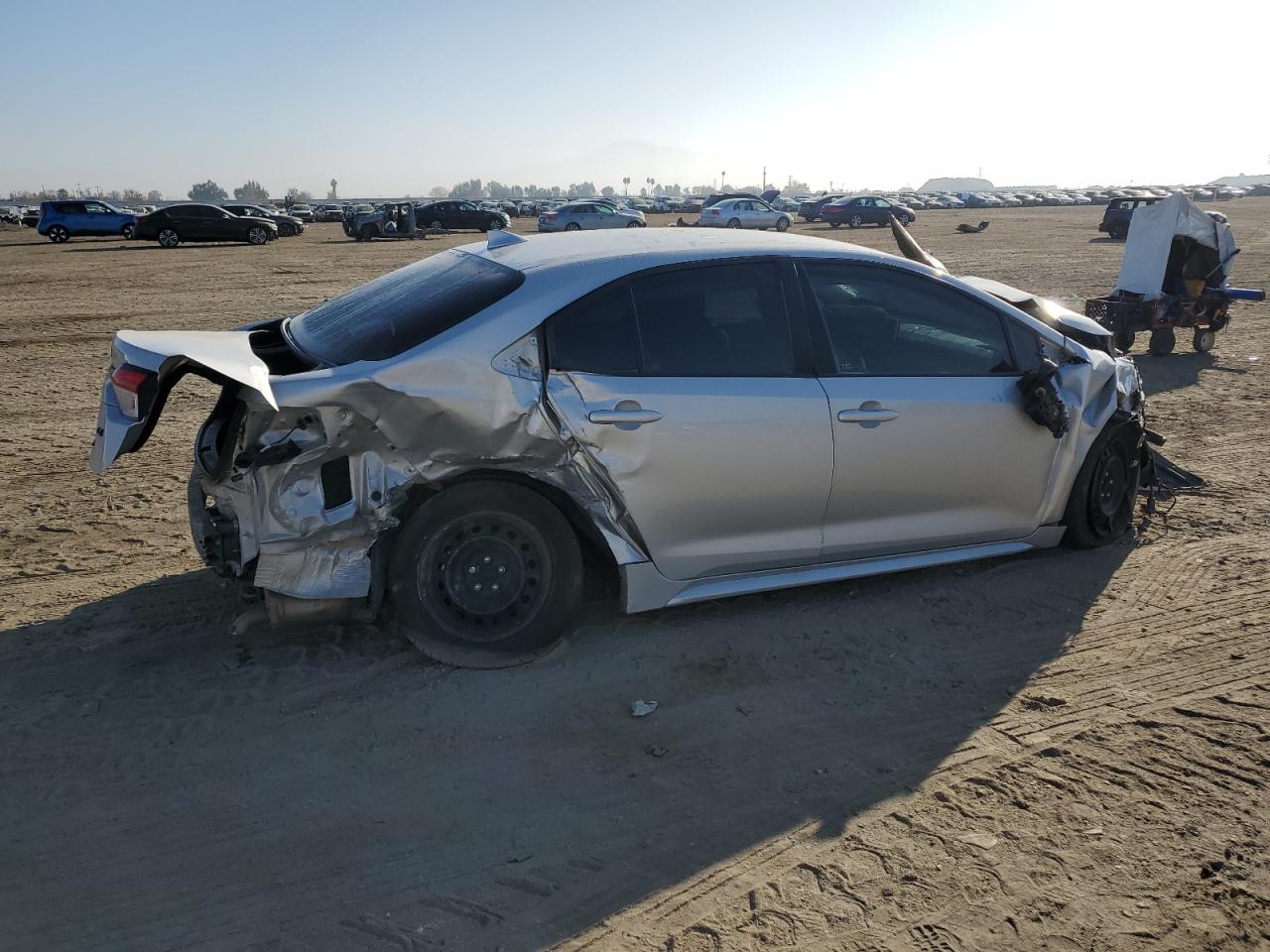 Image 3 of 2020 TOYOTA COROLLA LE 2020 with VIN 5YFEPRAE4LP095527