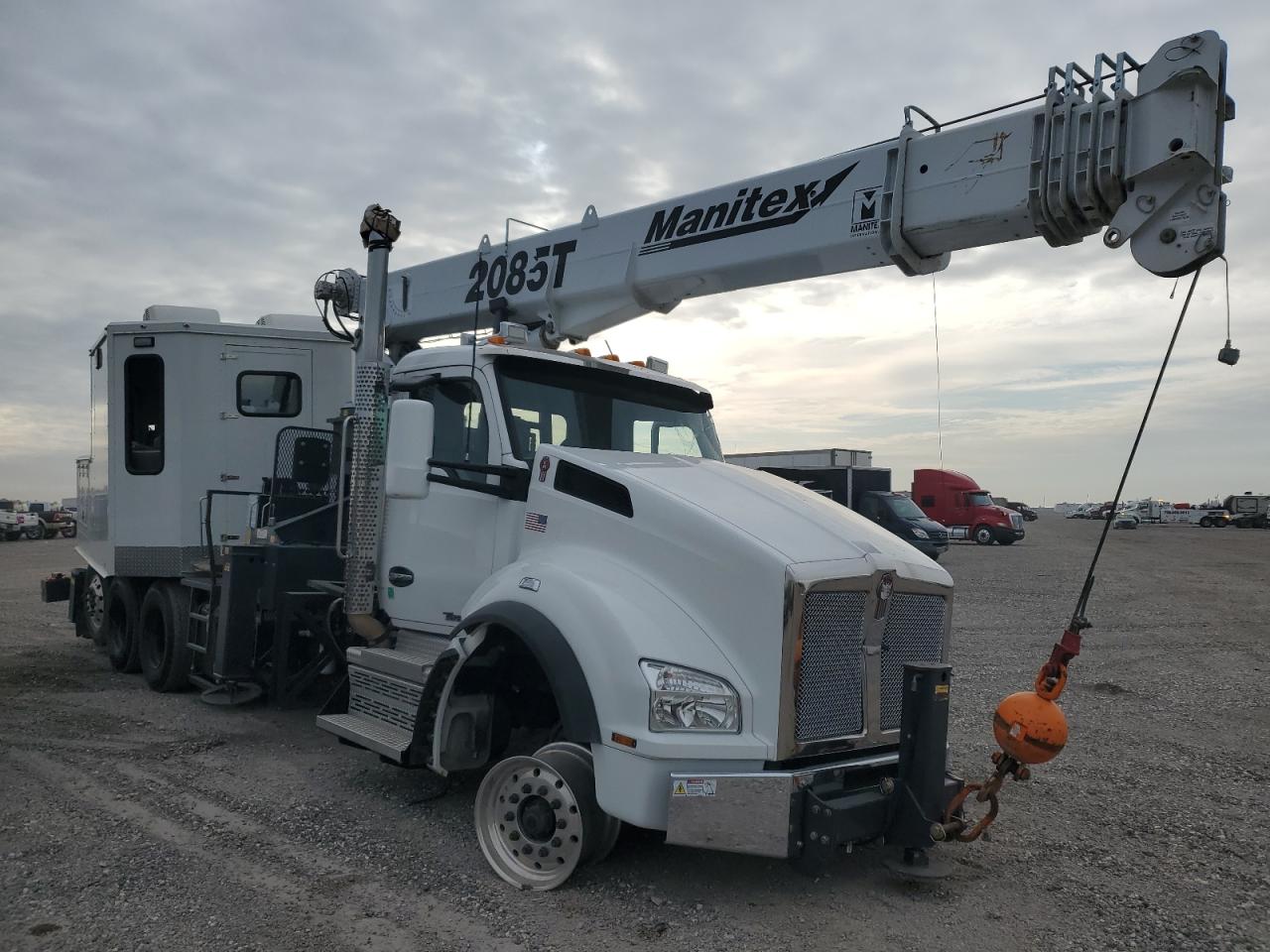 Image 1 of 2019 KENWORTH CONSTRUCTION T880 2019 with VIN 1NKZL40X4KJ246693