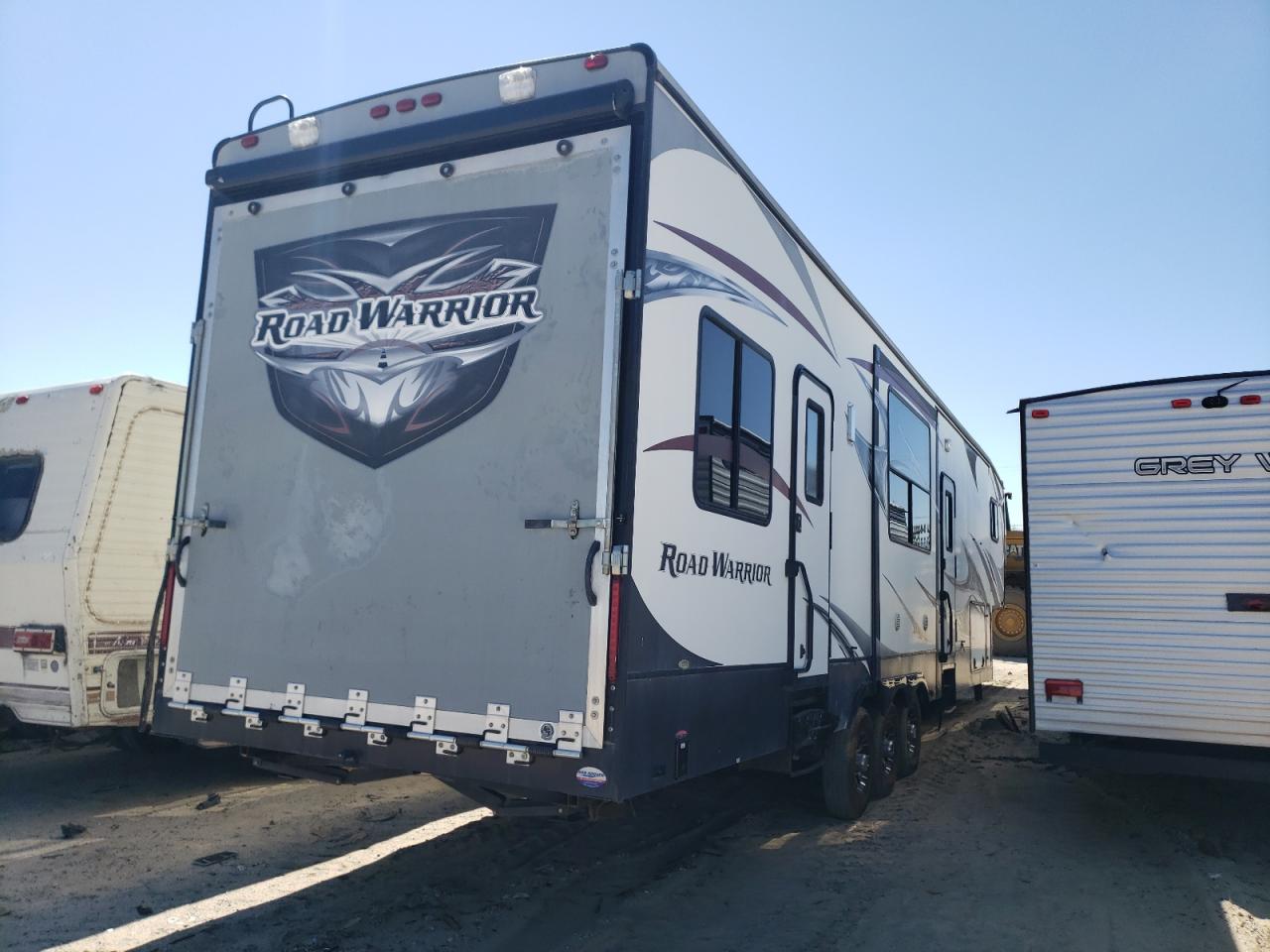 Image 3 of 2013 HEARTLAND ROAD WARRIOR 2013 with VIN 5SFCG4226DE263971