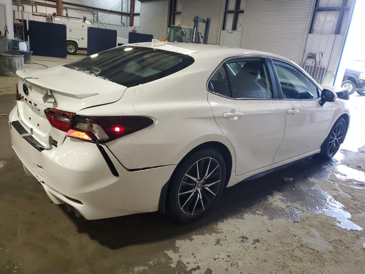 Obraz 3 z 2022 TOYOTA CAMRY SE 2022 z VIN 4T1T11BK2NU060582