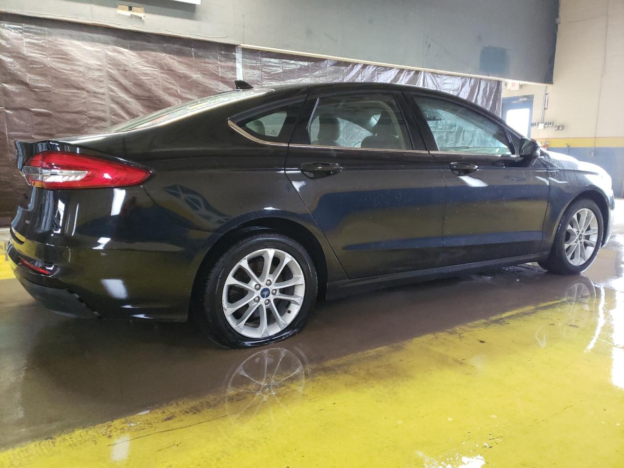 Image 3 of 2019 FORD FUSION SE 2019 with VIN 3FA6P0H70KR123328