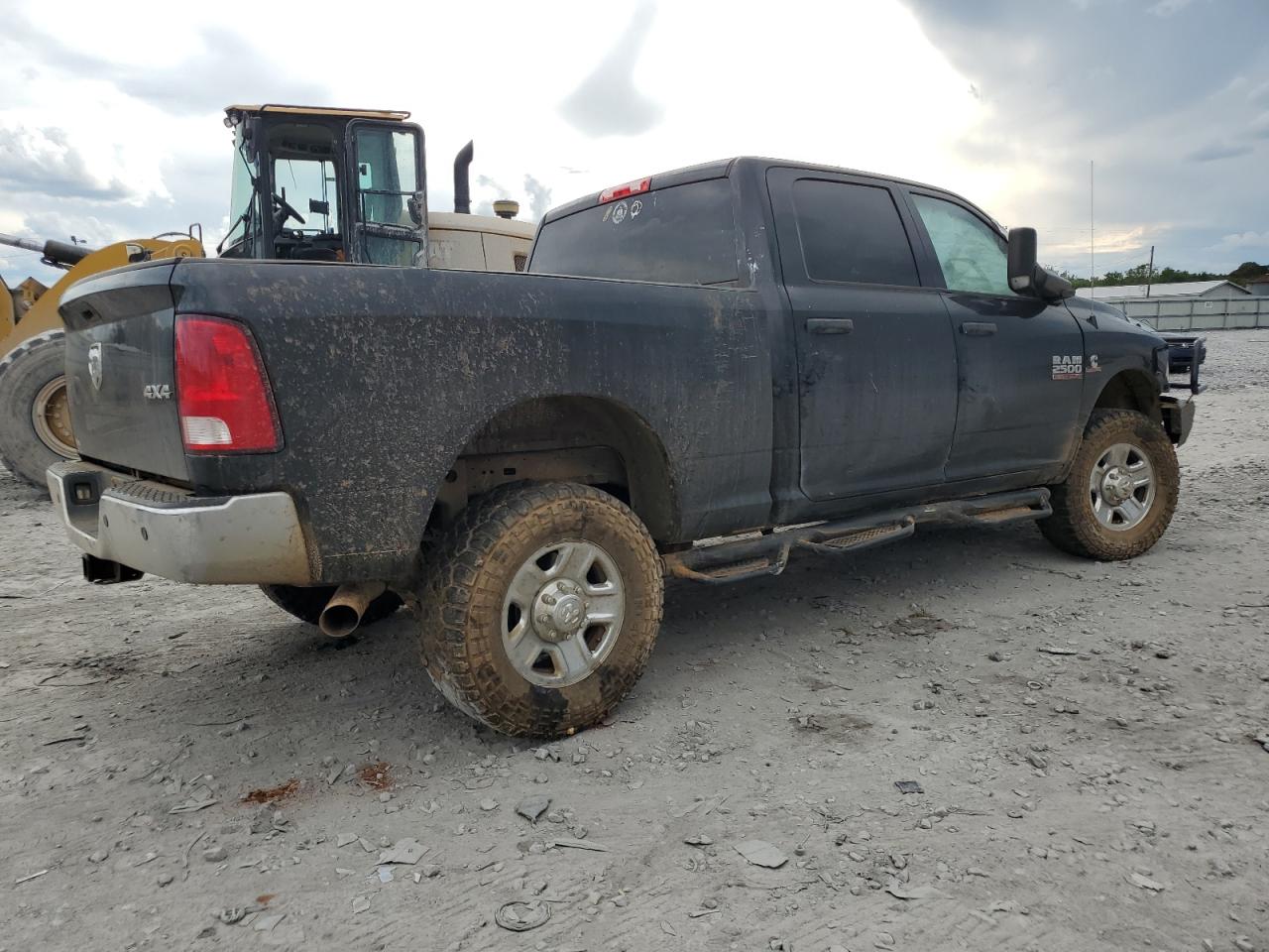 Image 3 of 2017 RAM 2500 ST 2017 with VIN 3C6UR5CL4HG671390