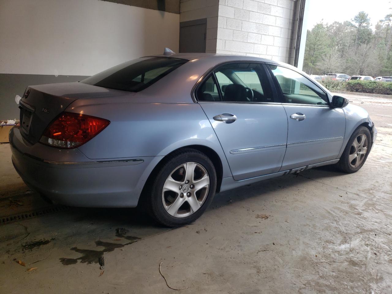Image 3 of 2005 ACURA RL  2005 with VIN JH4KB165X5C000569