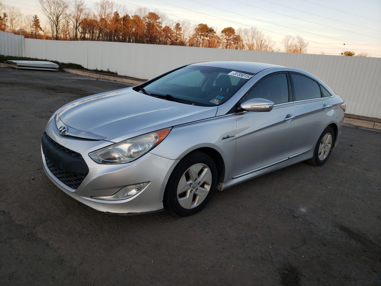 Image 1 of 2011 HYUNDAI SONATA HYBRID 2011 with VIN KMHEC4A48BA004411