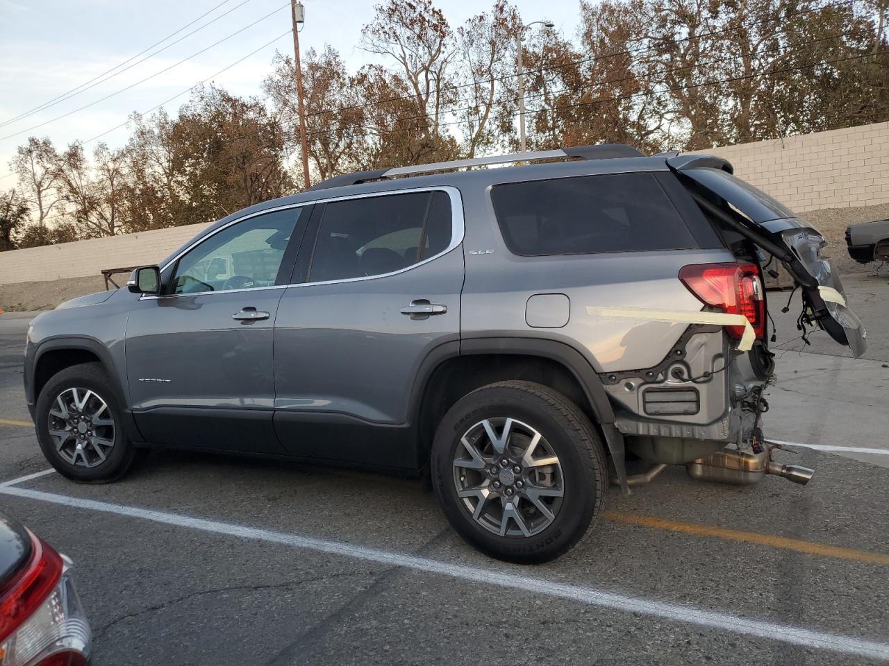 Image 2 of 2021 GMC ACADIA SLE 2021 with VIN 1GKKNKLAXMZ163836