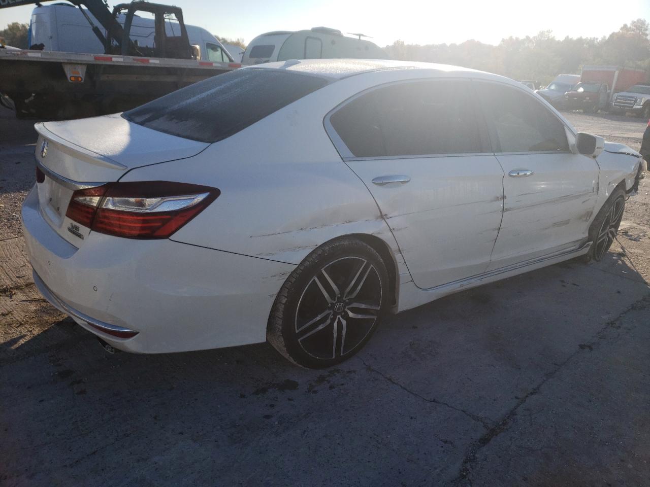 Изображение 3 2017 HONDA ACCORD TOURING 2017 с VIN 1HGCR3F93HA033284