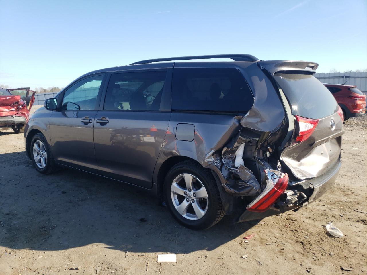 Изображение 2 2017 TOYOTA SIENNA LE 2017 с VIN 5TDKZ3DC2HS769208