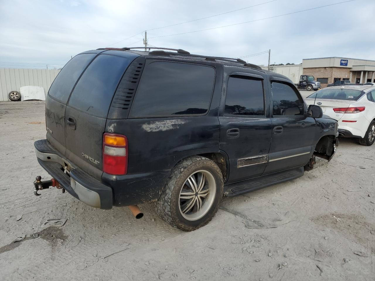 Image 3 of 2003 CHEVROLET TAHOE C1500 2003 with VIN 1GNEC13V33J326133