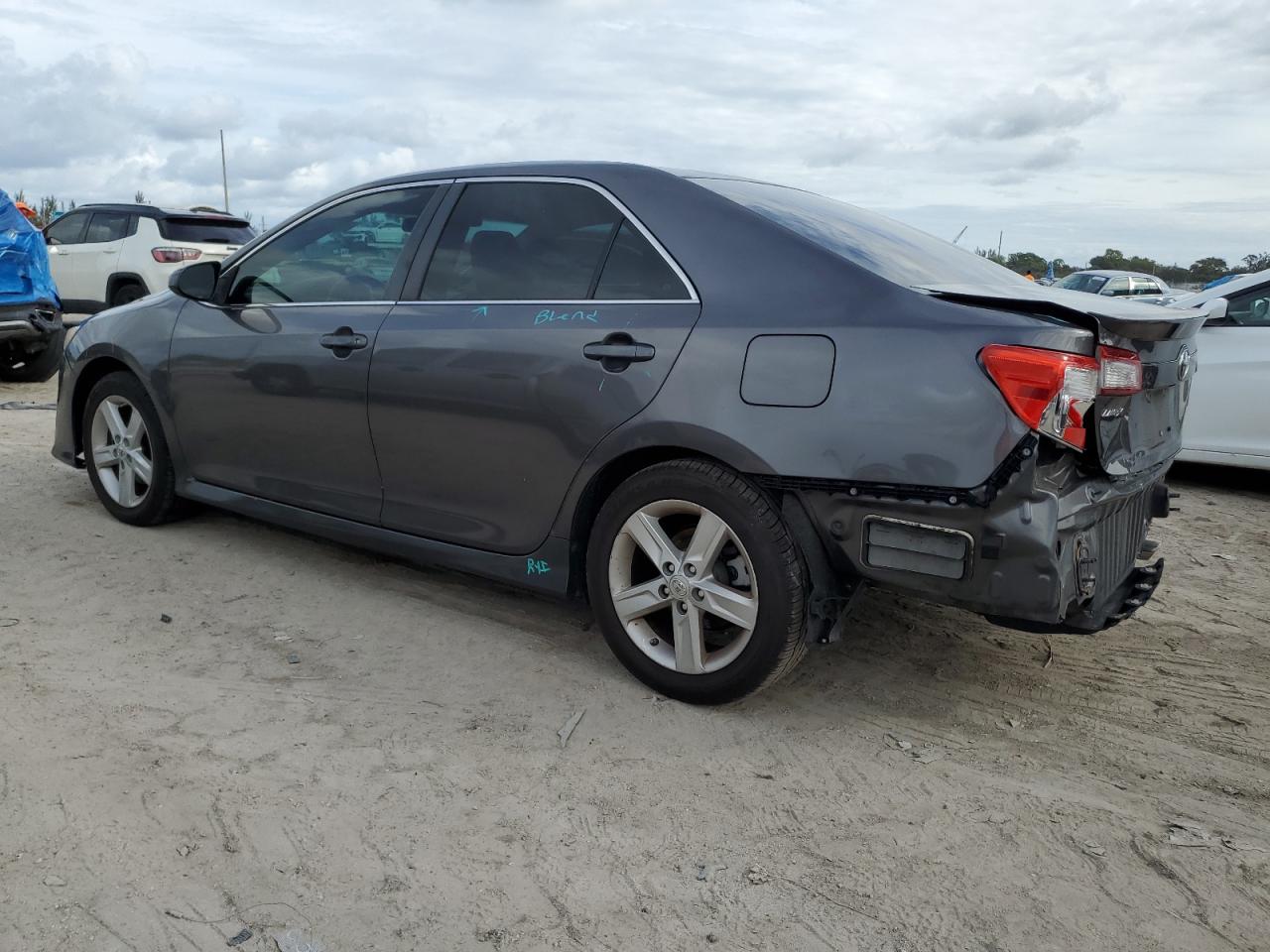 Image 2 of 2013 TOYOTA CAMRY L 2013 with VIN 4T1BF1FKXDU687231