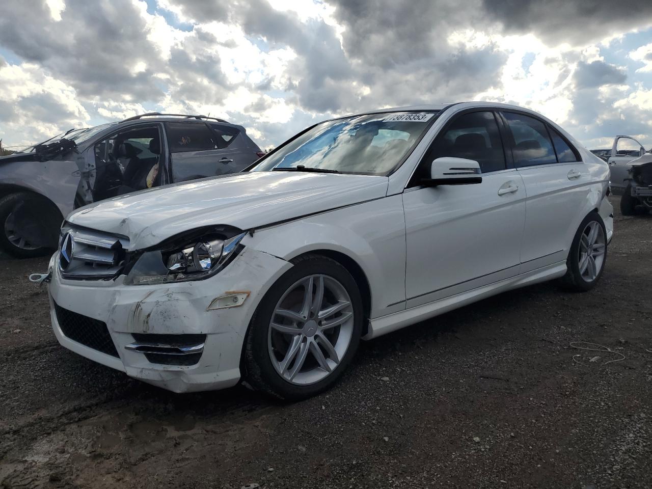 Obraz 1 z 2013 MERCEDES-BENZ C 250 2013 z VIN WDDGF4HB4DR287294