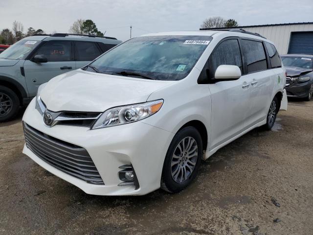 Image 1 of 2020 TOYOTA SIENNA XLE 2020 with VIN 5TDYZ3DCXLS077457