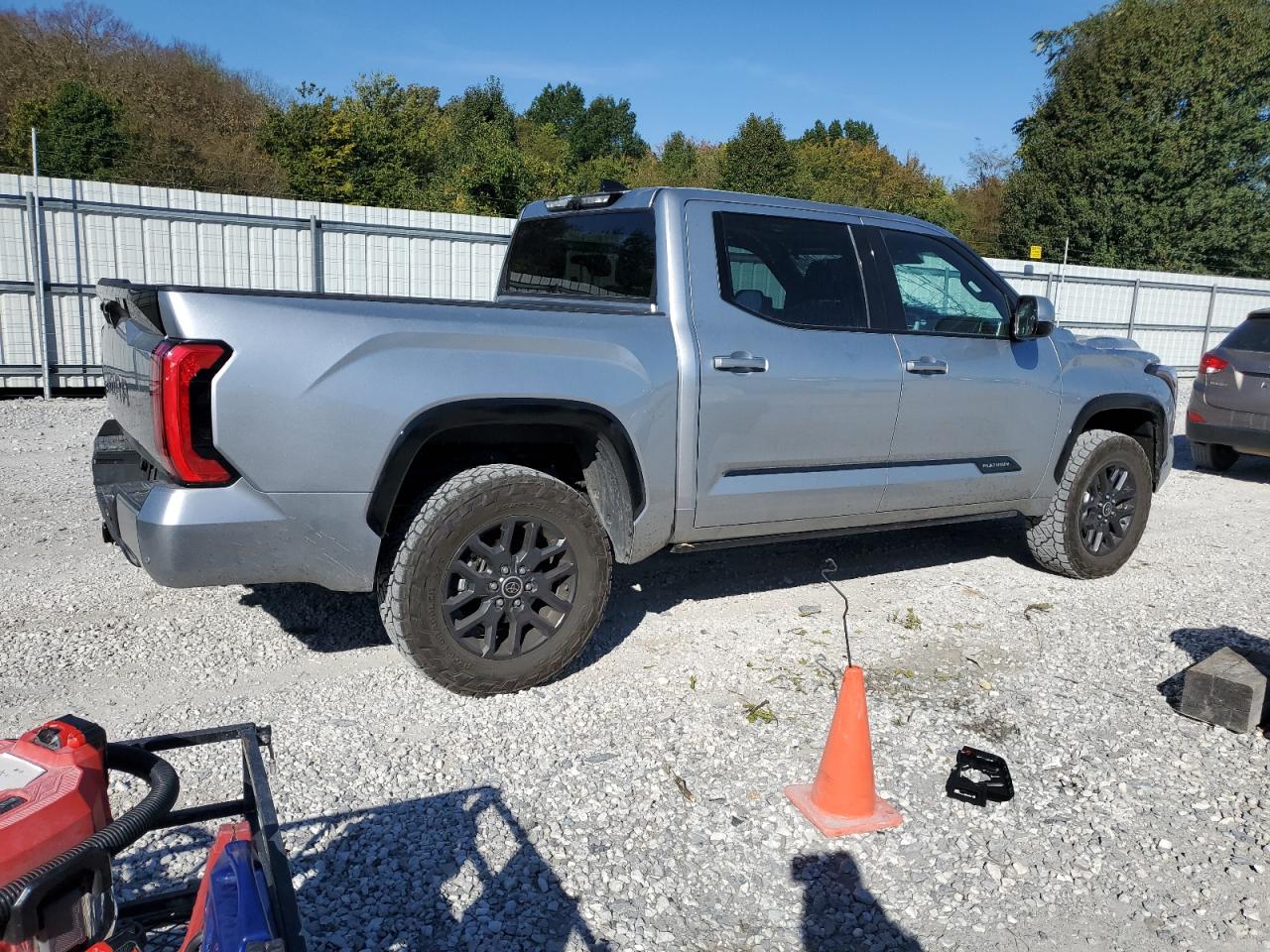 Image 3 of 2023 TOYOTA TUNDRA CREWMAX PLATINUM 2023 with VIN 5TFNA5DBXPX094773