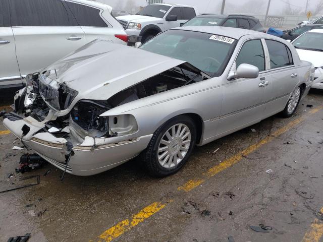 Image 1 of 2003 LINCOLN TOWN CAR SIGNATURE 2003 with VIN 1LNHM82W33Y618924