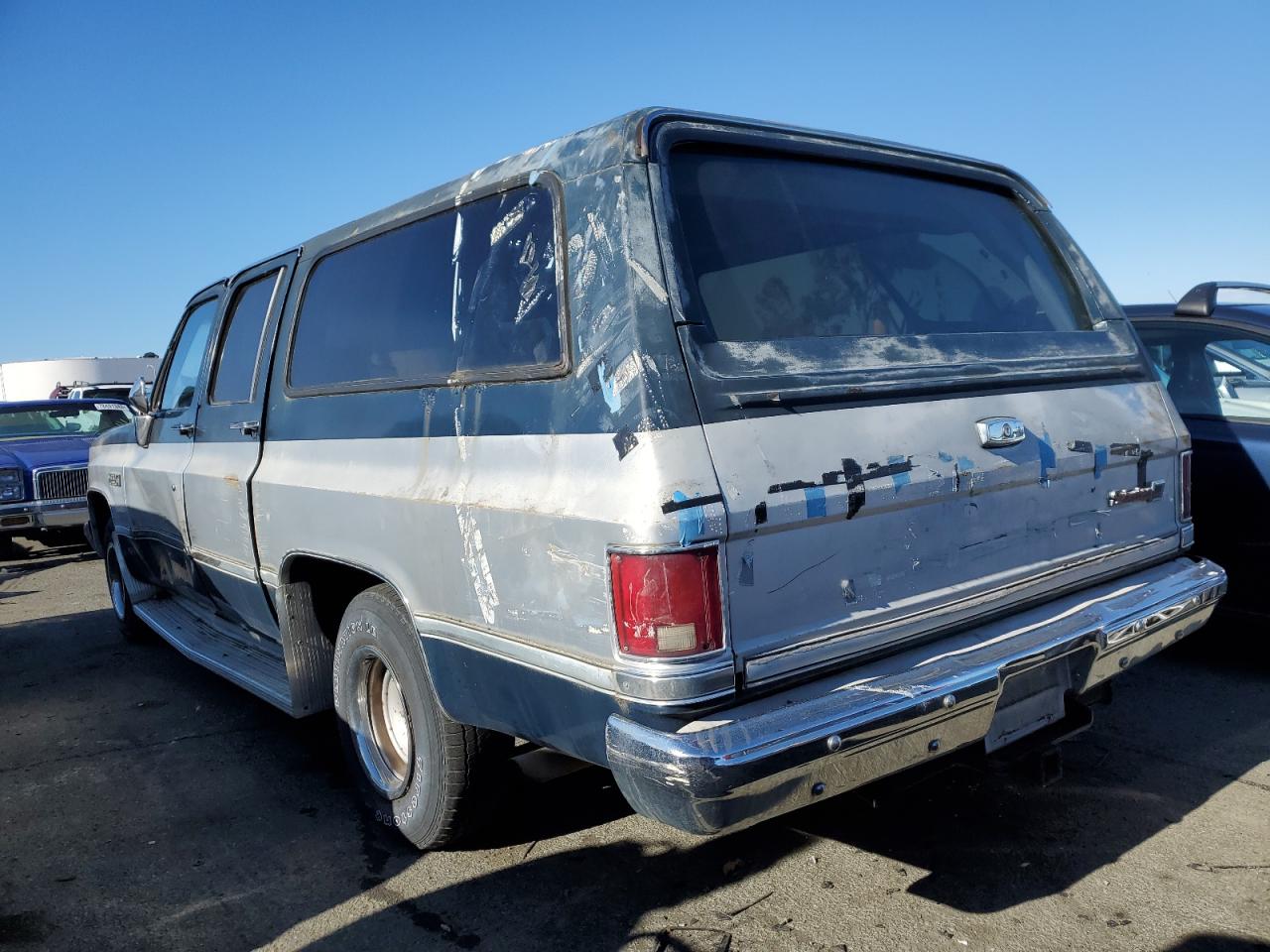 Image 2 of 1988 GMC SUBURBAN R15 CONVENTIONAL 1988 with VIN 1GKER16K5JF537508