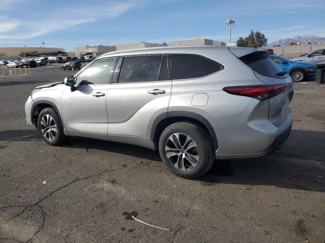 Obraz 2 z 2021 TOYOTA HIGHLANDER XLE 2021 z VIN 5TDGZRAH2MS064038