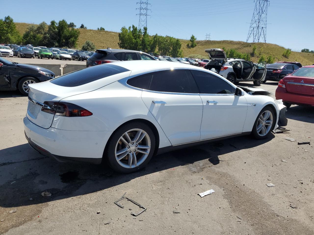 Obraz 3 z Tesla Model S 2016 z VIN 5YJSA1E23GF132395