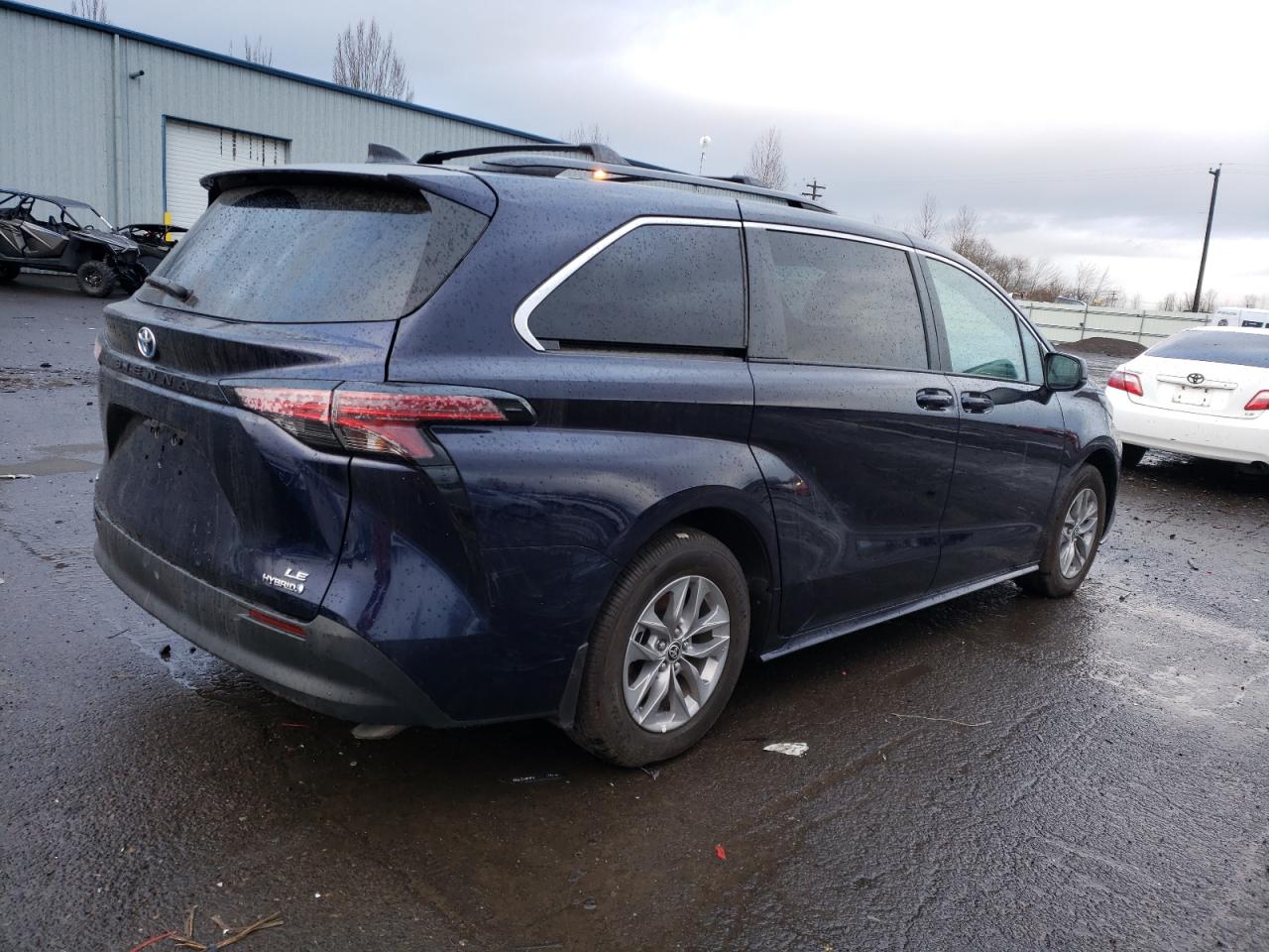 Image 3 of 2022 TOYOTA SIENNA LE 2022 with VIN 5TDBSKFC8NS063030
