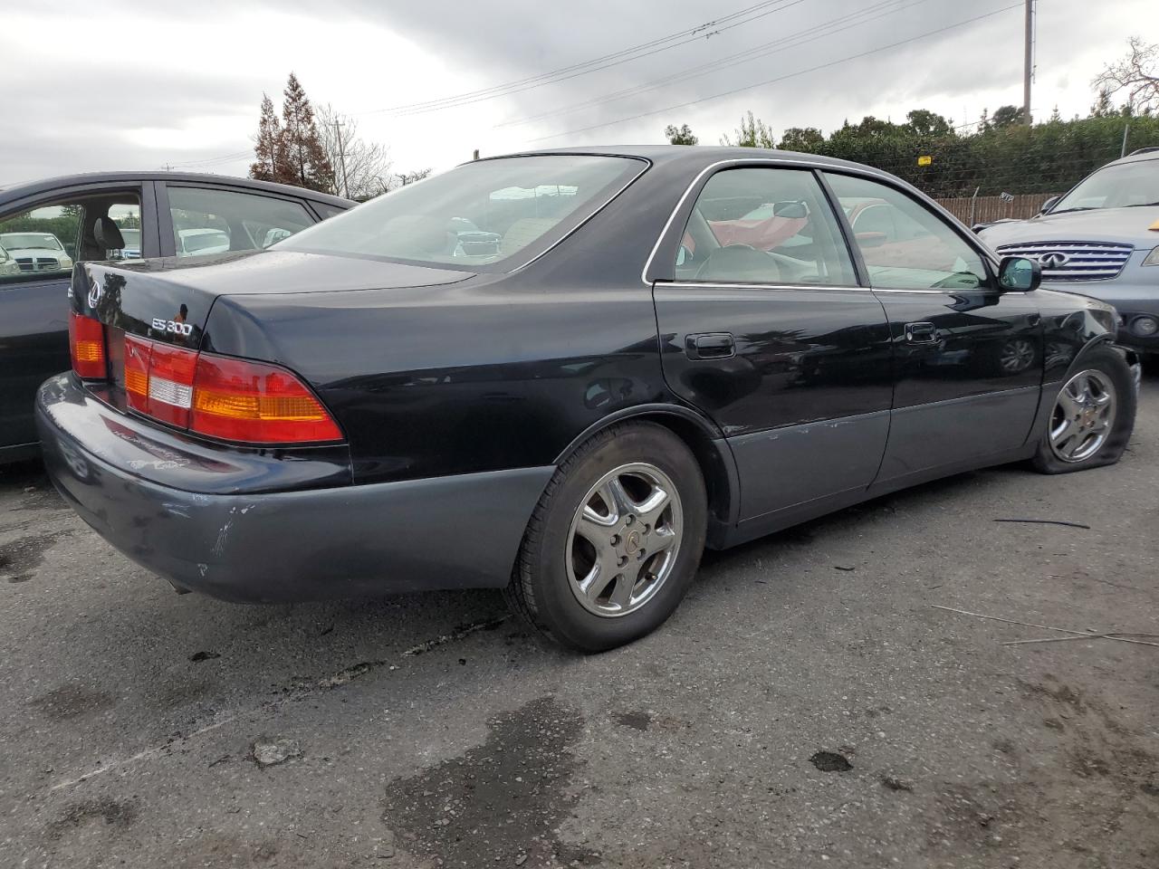 Image 3 of 1998 LEXUS ES 300 1998 with VIN JT8BF28G5W0096140