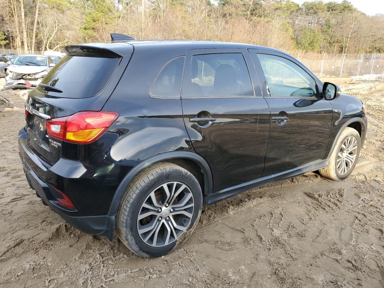 Obraz 3 z 2018 MITSUBISHI OUTLANDER SPORT ES 2018 z VIN JA4AP3AU1JU019258