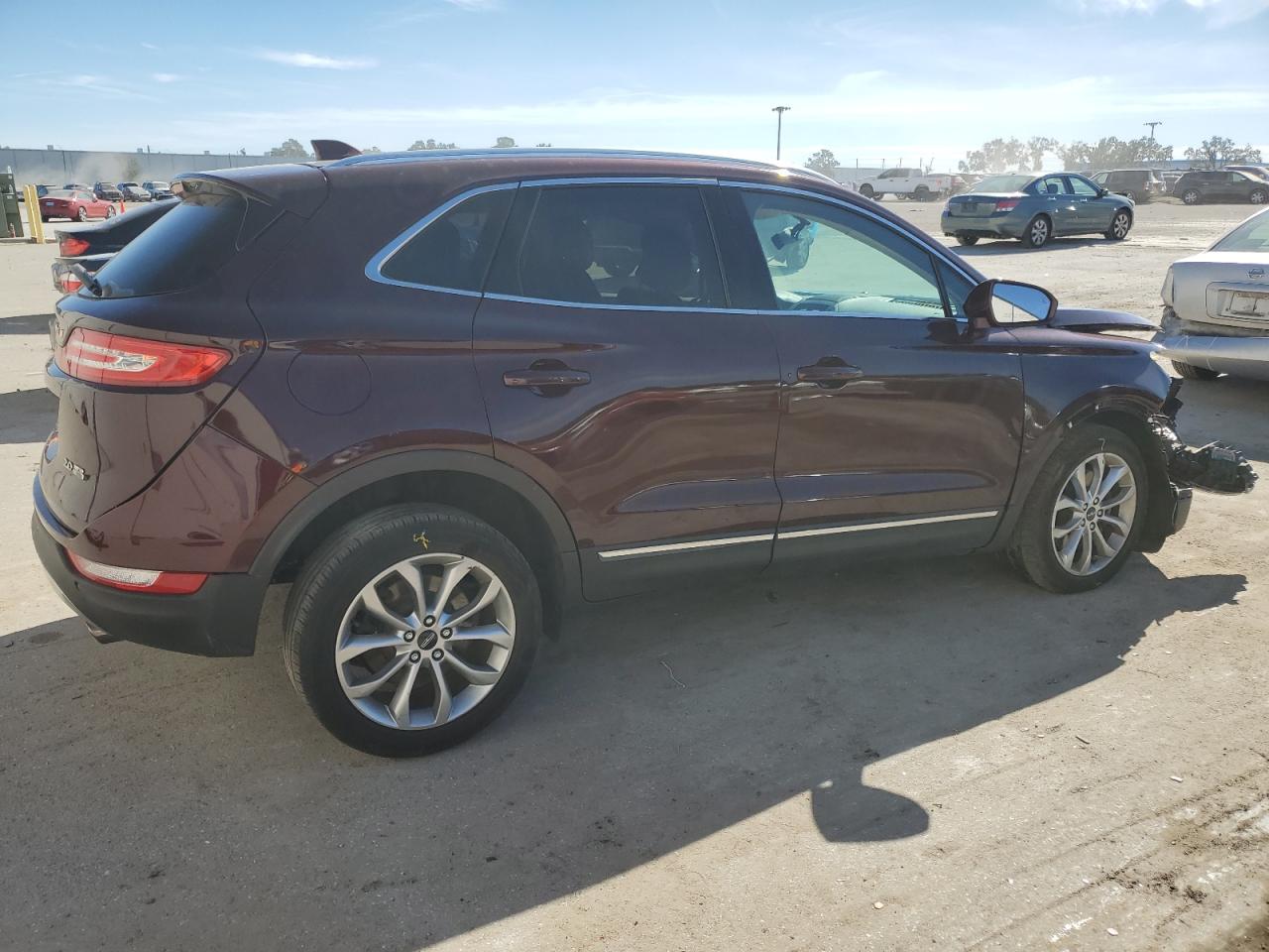 Изображение 3 2016 LINCOLN MKC SELECT 2016 с VIN 5LMCJ2D93GUJ11085