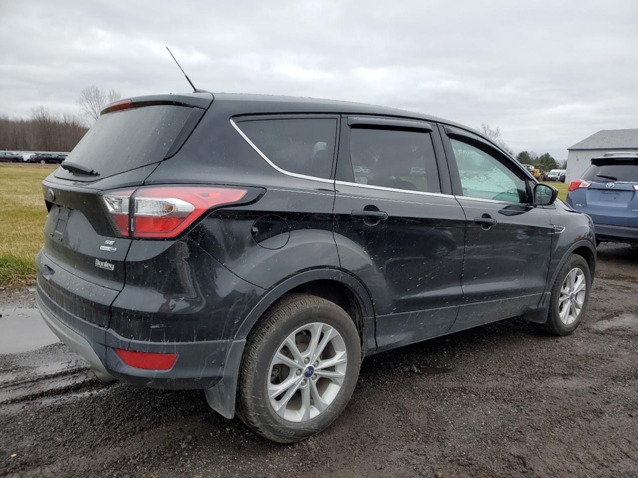 Image 3 of 2017 FORD ESCAPE SE 2017 with VIN 1FMCU9GD3HUC62142