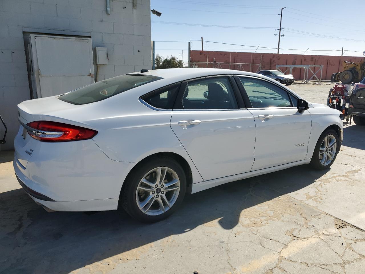 Image 3 of 2018 FORD FUSION SE HYBRID 2018 with VIN 3FA6P0LU3JR132424