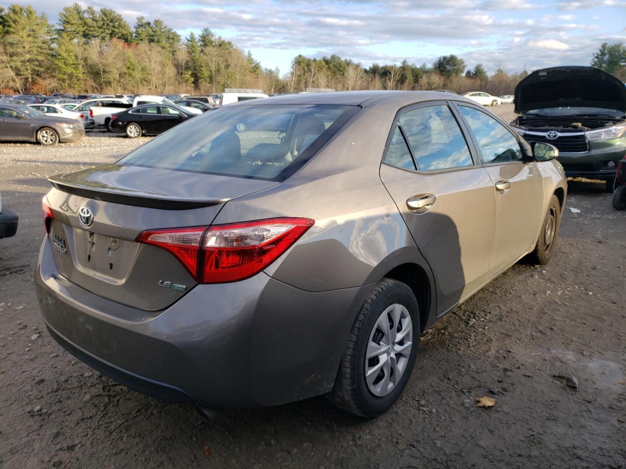 Image 3 of 2017 TOYOTA COROLLA LE 2017 with VIN 2T1BPRHE2HC889667