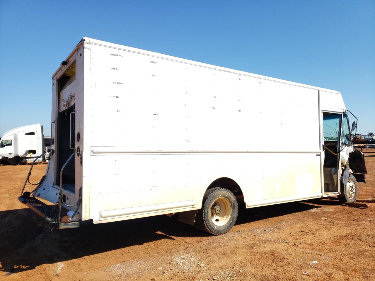 Obraz 3 z 2020 FREIGHTLINER CHASSIS M LINE WALK-IN VAN 2020 z VIN 4UZAC2EA5LCLT0711