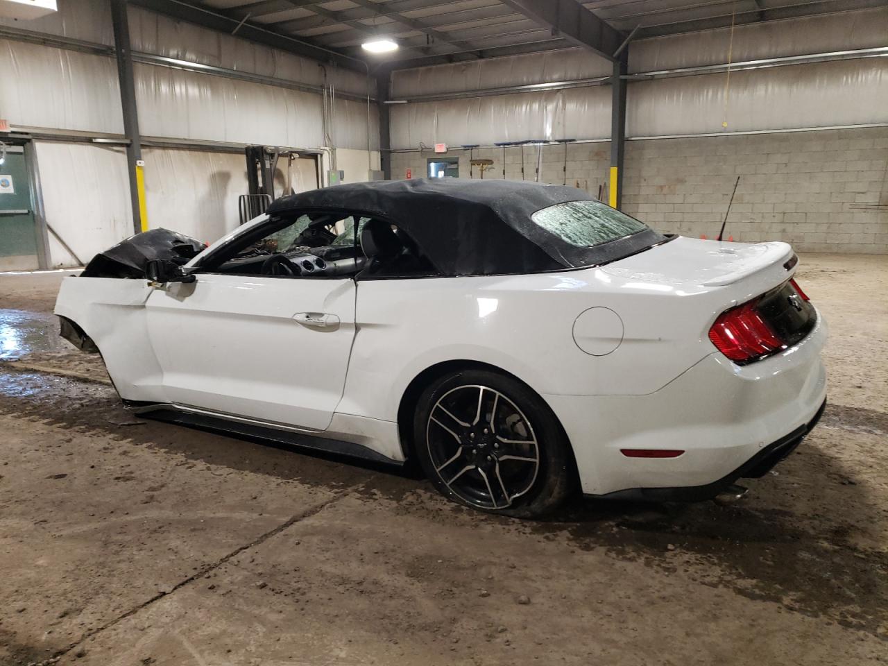 Изображение 2 2023 FORD MUSTANG  2023 с VIN 1FATP8UH6P5109475