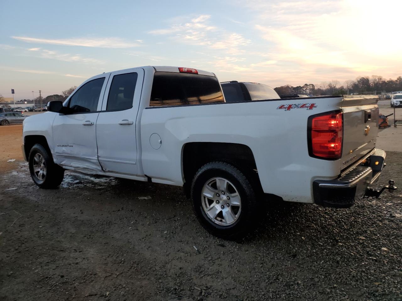 Изображение 2 2017 CHEVROLET SILVERADO K1500 LT 2017 с VIN 1GCVKREH2HZ122790