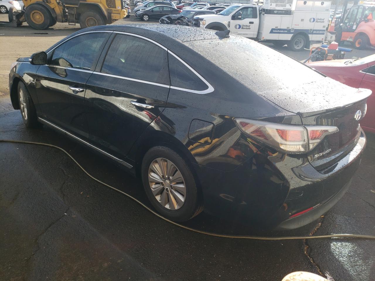 Image 2 of 2016 HYUNDAI SONATA HYBRID 2016 with VIN KMHE24L12GA035988
