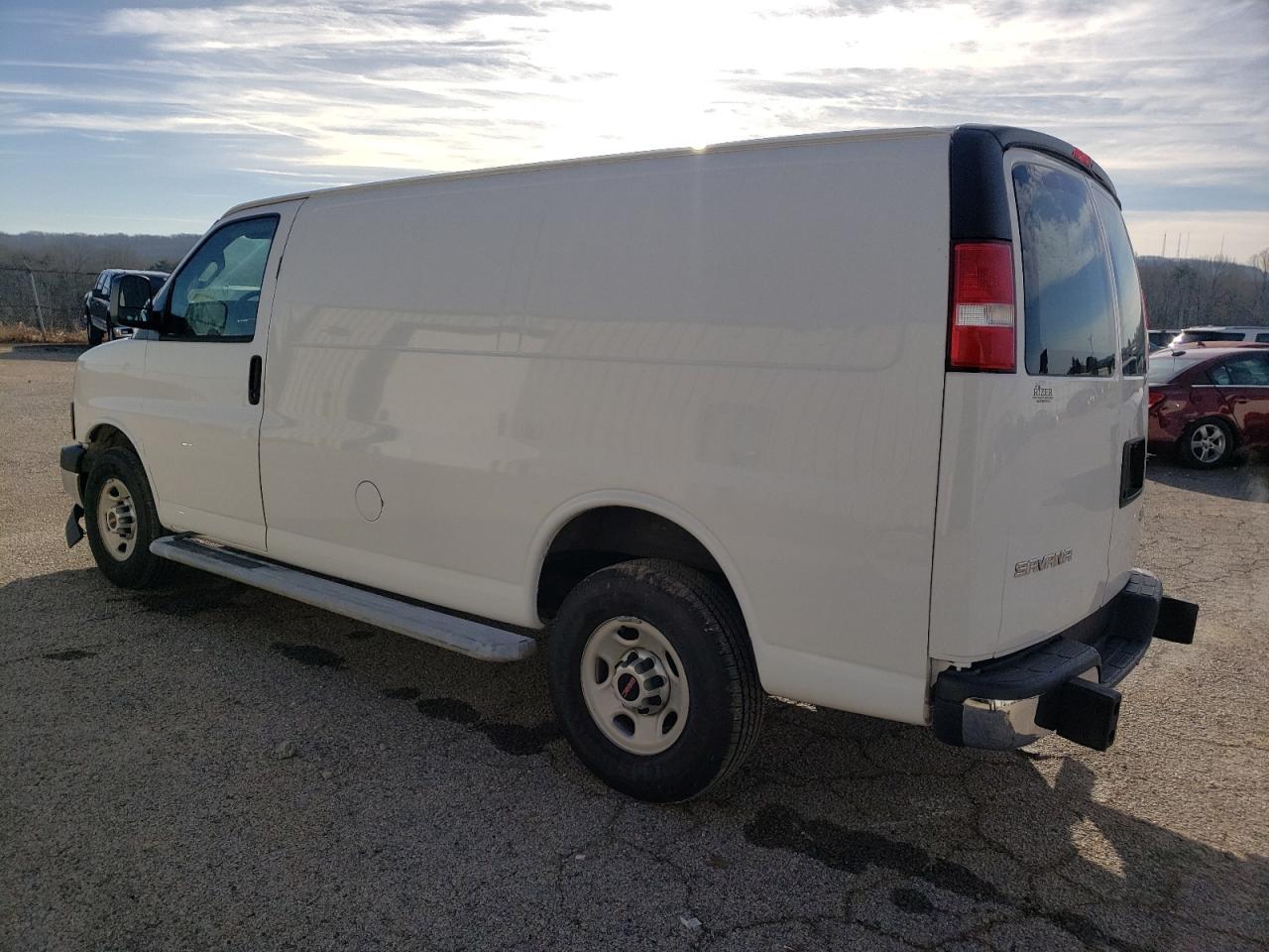 Obraz 2 z 2017 GMC SAVANA G2500 2017 z VIN 1GTW7AFF3H1915387