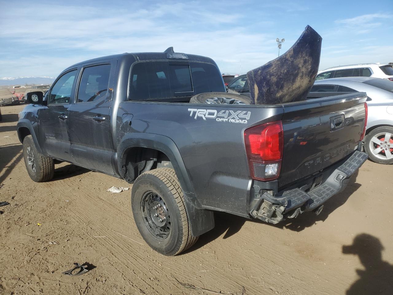 Image 2 of 2018 TOYOTA TACOMA DOUBLE CAB 2018 with VIN 3TMCZ5AN0JM129770