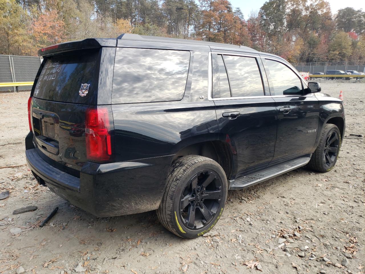 Image 3 of 2018 CHEVROLET TAHOE K1500 LT 2018 with VIN 1GNSKBKC6JR333829