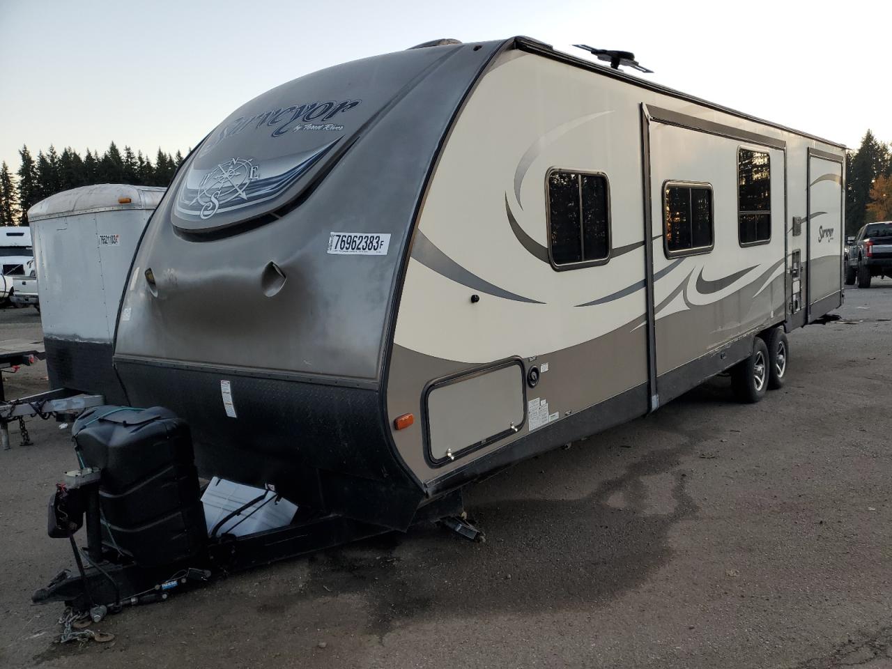 Image 2 of 2016 FFRV 32TVL 2016 with VIN 4X4TSVH26G2474540