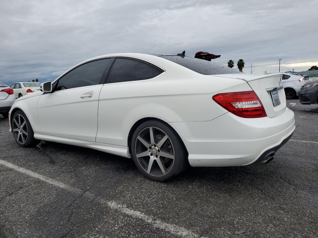 Obraz 2 z 2015 MERCEDES-BENZ C 250 2015 z VIN WDDGJ4HB6FG371730