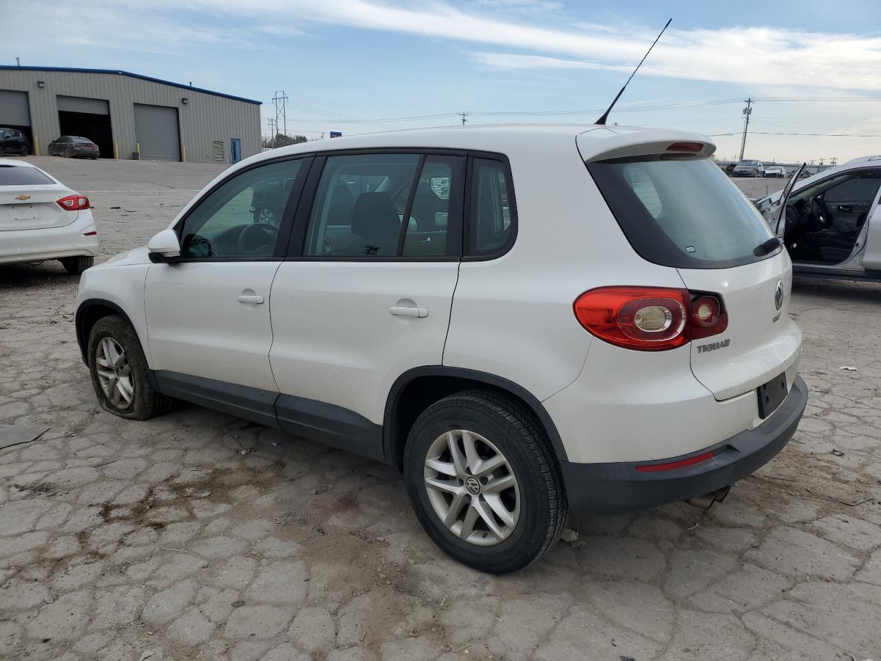 Image 2 of 2011 VOLKSWAGEN TIGUAN S 2011 with VIN WVGAV7AX6BW526137