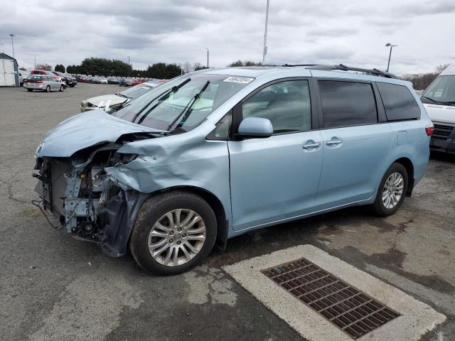 2017 TOYOTA SIENNA XLE 2017 image