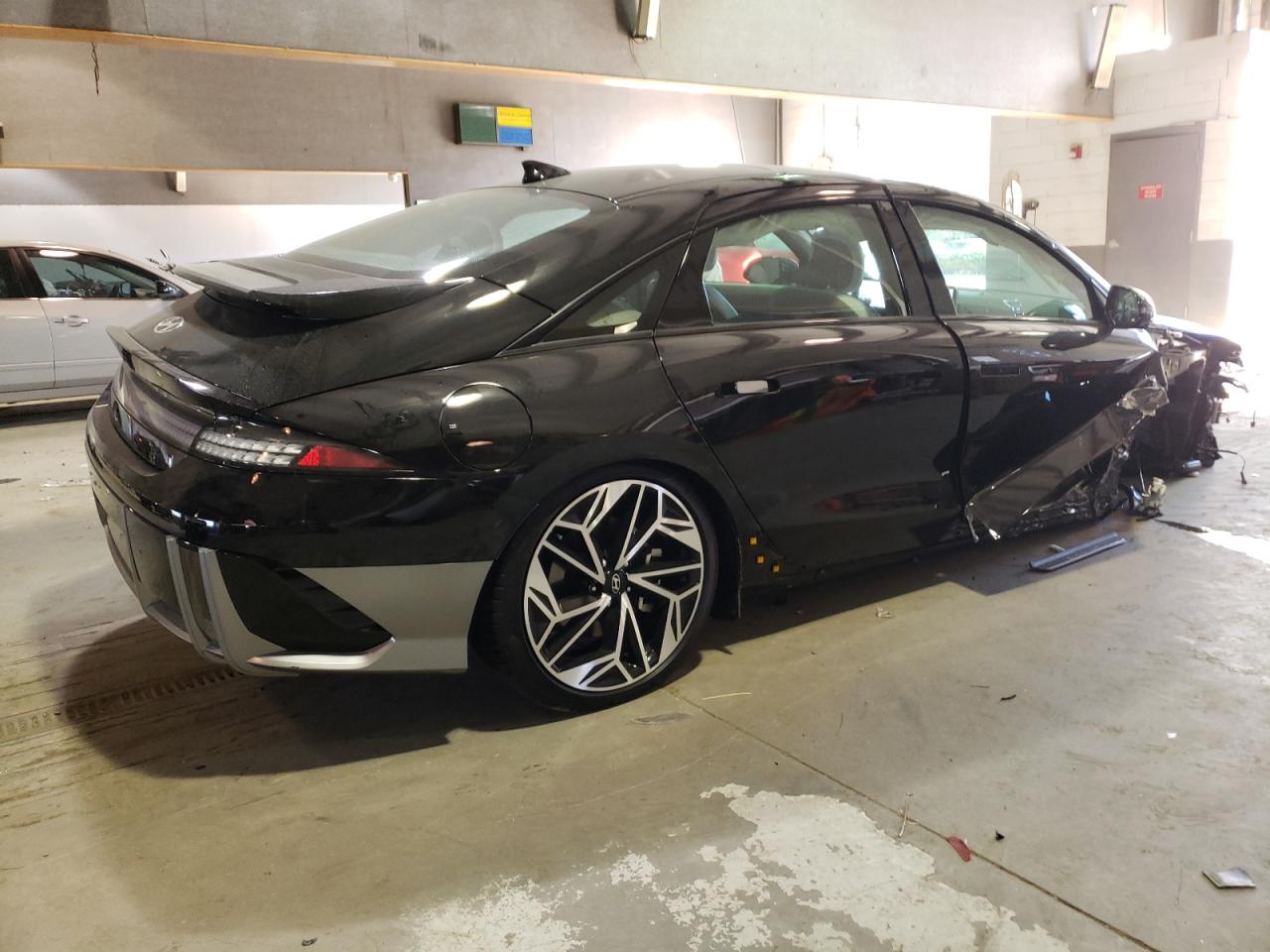 Image 3 of 2023 HYUNDAI IONIQ 6 LIMITED 2023 with VIN KMHM54AA4PA030037