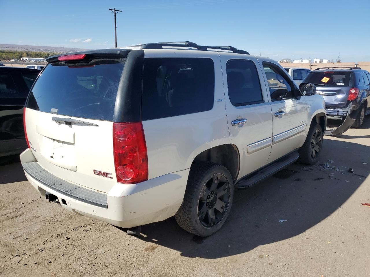 Obraz 3 z 2008 GMC YUKON  2008 z VIN 1GKFC130X8R264390