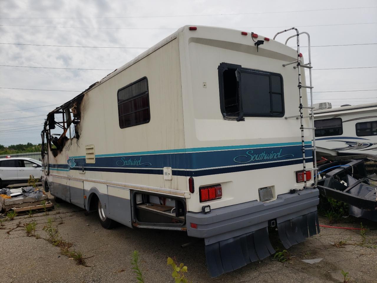 Image 3 of 1991 CHEVROLET P30  1991 with VIN 1GBKP37N2M3314460