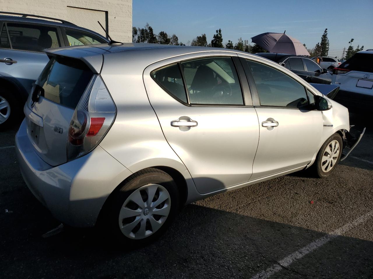 Image 3 of 2013 TOYOTA PRIUS C  2013 with VIN JTDKDTB3XD1535780