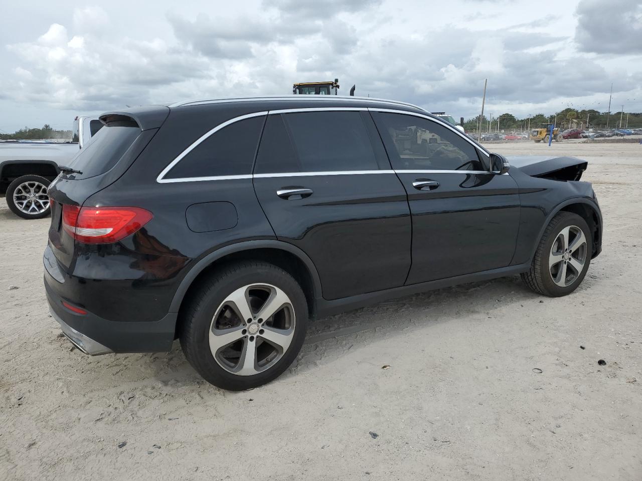 Image 3 of 2017 MERCEDES-BENZ GLC 300 2017 with VIN WDC0G4JB2HF191524